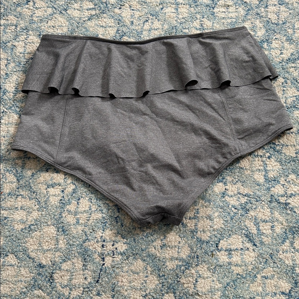 Gray Ruffled Women's Intimate swim bottoms Shorts large - Picture 3 of 6